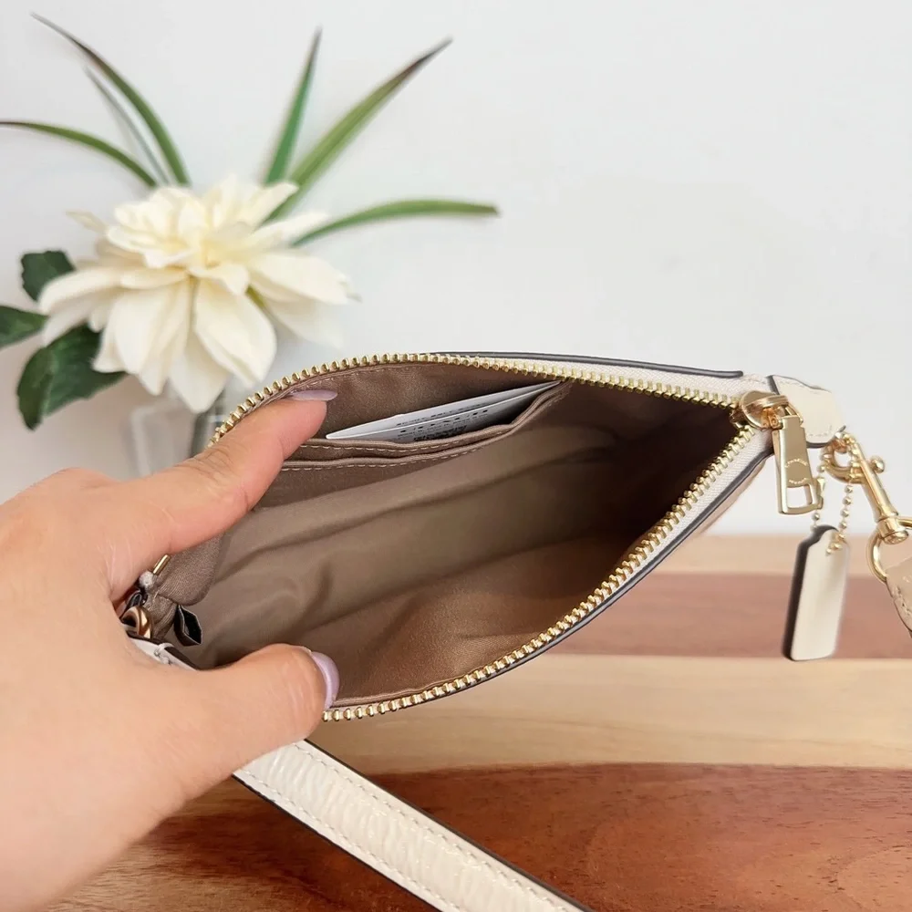 NWT Coach Leather‎ Nolita 19